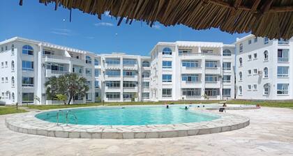 1-bedroom Apartment With Pool View, Beach Experien