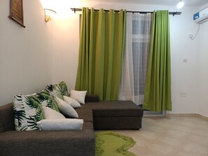 Apartment | Living room | TV - 1-bedroom Apartment With Pool View, Beach Experien (Malindi)
