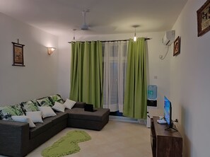 Apartment | Living room - 1-bedroom Apartment With Pool View, Beach Experien (Malindi)