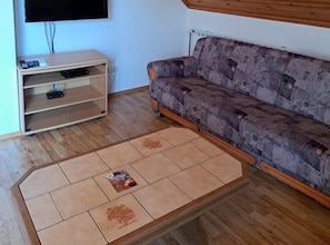 Quarto triplo (Room With Landscape View) | Sala de estar | TV
