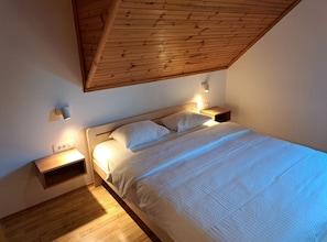 Apartamento (Two Bedroom Apartment) | 4 quartos