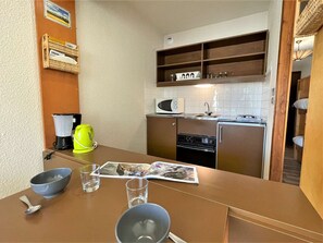 Fridge, microwave, oven, coffee/tea maker