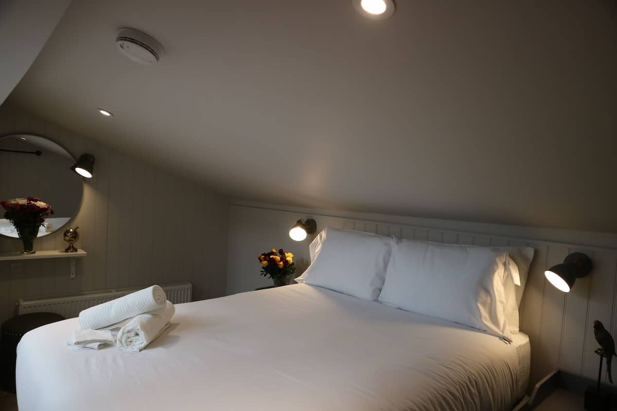 Luxury-Penthouse | Verdunkelungsvorhänge, schallisolierte Zimmer, Bügeleisen/Bügelbrett
