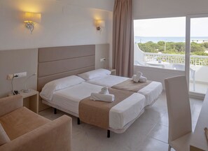 In-room safe, desk, laptop workspace, blackout curtains - Roquetes Rooms - Formentera Break (Formentera)