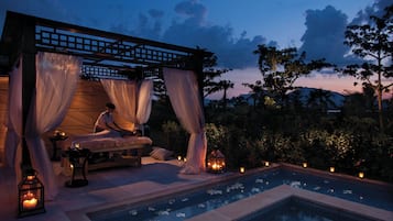 Couples treatment room(s), sauna, hot tub, steam room, body treatments
