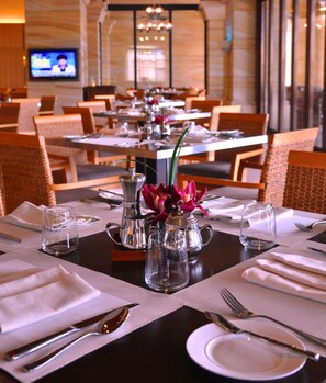 Daily buffet breakfast for a fee - Wanda Reign Resort & Villa Haitang Bay (Sanya)