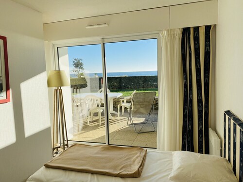HORTENSIAS - Holiday apartment with sea view, facing the beach - T6