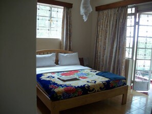 Deluxe Room | Bed sheets - Hotel Kenrock (Kampala)