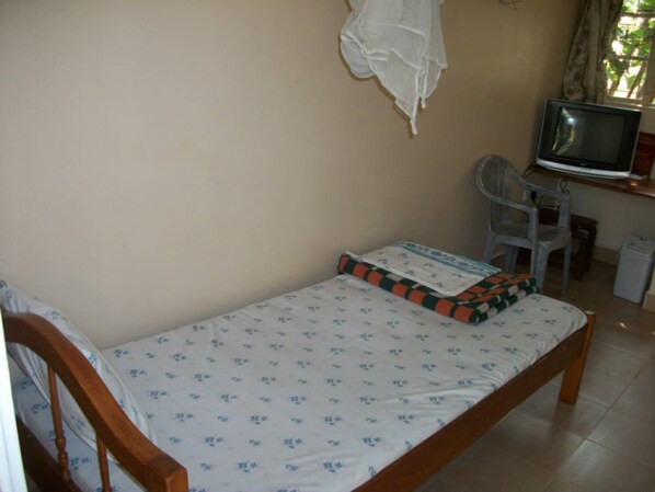 Single Room | Bed sheets - Hotel Kenrock (Kampala)