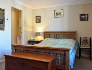 3 bedrooms, desk, free WiFi, bed sheets