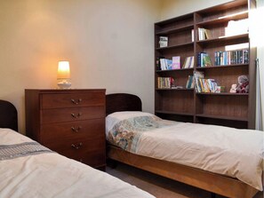 3 habitaciones, escritorio, wifi gratis y ropa de cama 