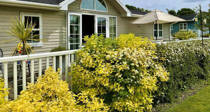 Holiday Lettings Beech Lodge - Stunning 6-bed King