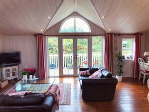 Cabin, Multiple Beds | Living room | Fireplace - Holiday Lettings Beech Lodge - Stunning 6-bed King (Derby)