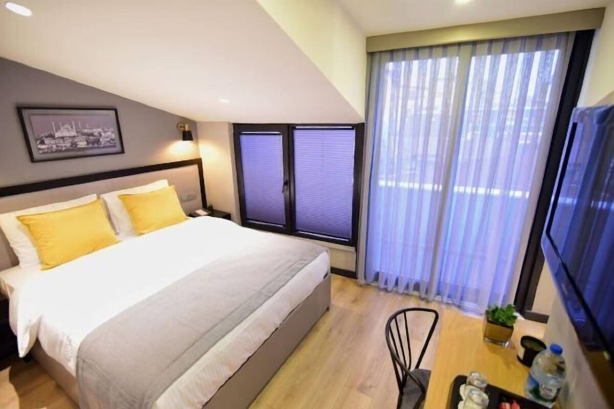 Egyptian cotton sheets, premium bedding, down duvets, minibar