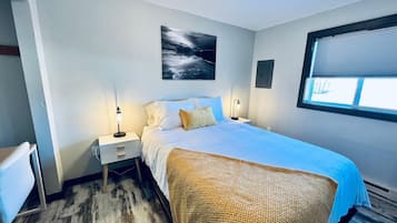 2 habitaciones, escritorio, tabla de planchar con plancha y wifi gratis