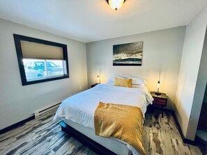 2 bedrooms, desk, iron/ironing board, free WiFi