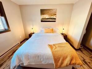 2 bedrooms, desk, iron/ironing board, free WiFi