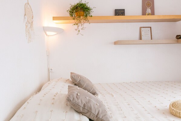 2 bedrooms, iron/ironing board, free WiFi
