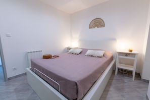 3 bedrooms, iron/ironing board, WiFi (free) - La Janette, a charming villa near the sea (Hyères)