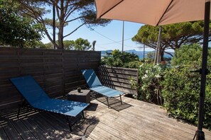 Terrace/patio - Le Bastidon, charming studio with sea view (Hyères)
