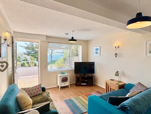 TV, DVD player - Stunning Sea Views from this Cosy 1 Bedroom Single-Storey Apartment (Torpoint)