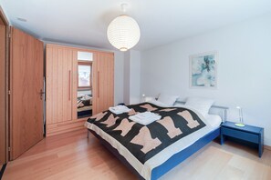 Basic-Apartment | 1 Schlafzimmer, Daunenbettdecken, individuell dekoriert