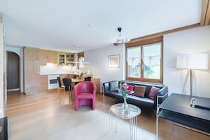 One-Bedroom Apartment with Matterhorn View | Living area | Heated floors, offices