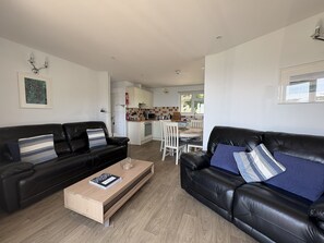 TV, DVD player - Stunning Sea Views from this Spacious 2 Bedroom Apartment (Seaton, Torpoint)