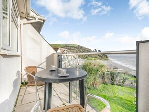 Outdoor dining - Cornish Apartment with Private Balcony & Stunning Sea Views (Seaton)