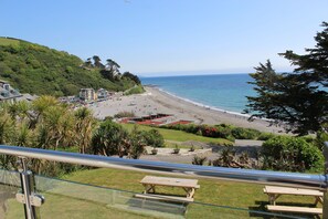 Property grounds - Cornish Apartment with Private Balcony & Stunning Sea Views (Seaton)