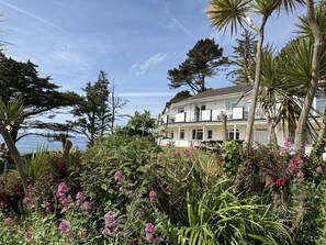 Exterior - Cosy Apartment with Private Balcony & Fantastic Sea Views (Torpoint)