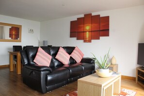 TV, DVD player - Ocean View at Mount Brioni (Torpoint)