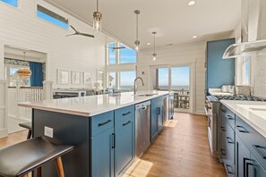 Fridge, microwave, oven, stovetop - MerSea OF 10 BR + Pets Stay Free! (Hatteras)