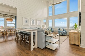 تلفزيون، ألعاب فيديو، مشغل دي في دي، مكتبة فيديو