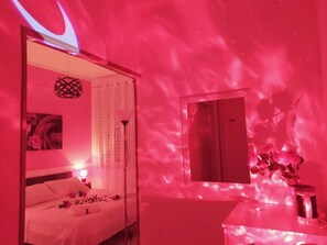Kahden hengen premium-huone | Untuvapeitot, memory foam -patjalliset sängyt, tallelokero huoneessa
