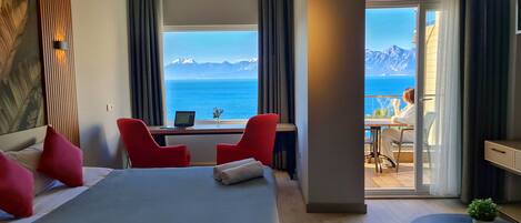 Studio, Sea View | 1 bedroom, soundproofing, free WiFi, bed sheets