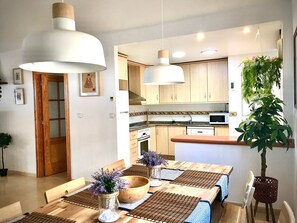 Dining - Spectacular apartment with sea views. WIFI. SmartTV 58” (Los Geraneos)