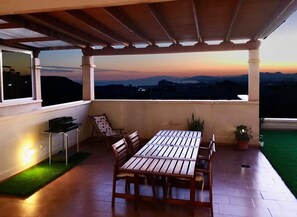 Outdoor dining - Spectacular apartment with sea views. WIFI. SmartTV 58” (Los Geraneos)