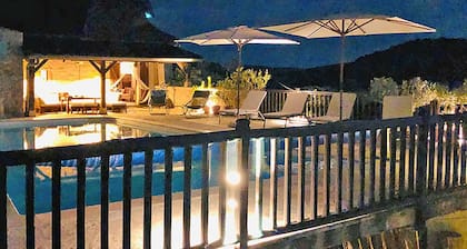 Relax by pool with view over Célé valley
