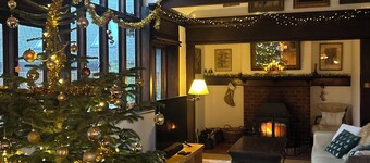 Remodelled historical cottage, super location, w/hottub