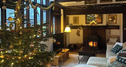 Remodelled historical cottage, super location, w/hottub