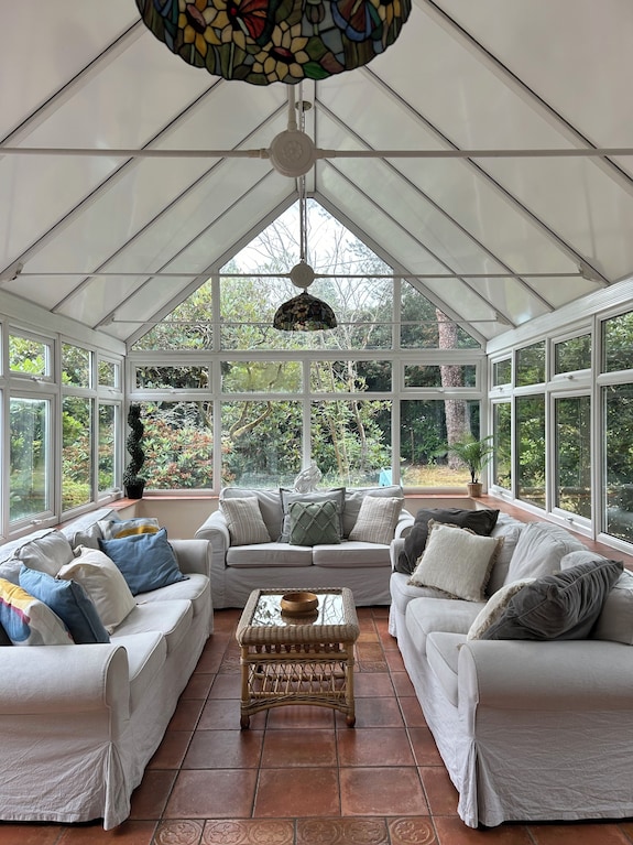 Remodelled Historical Cottage, Super Location, W/hottub - Ringwood