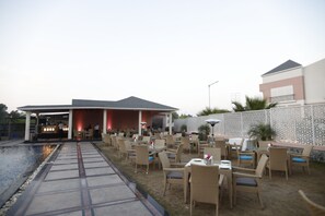 Restaurant - Hotel Pasricha (Jabalpur)