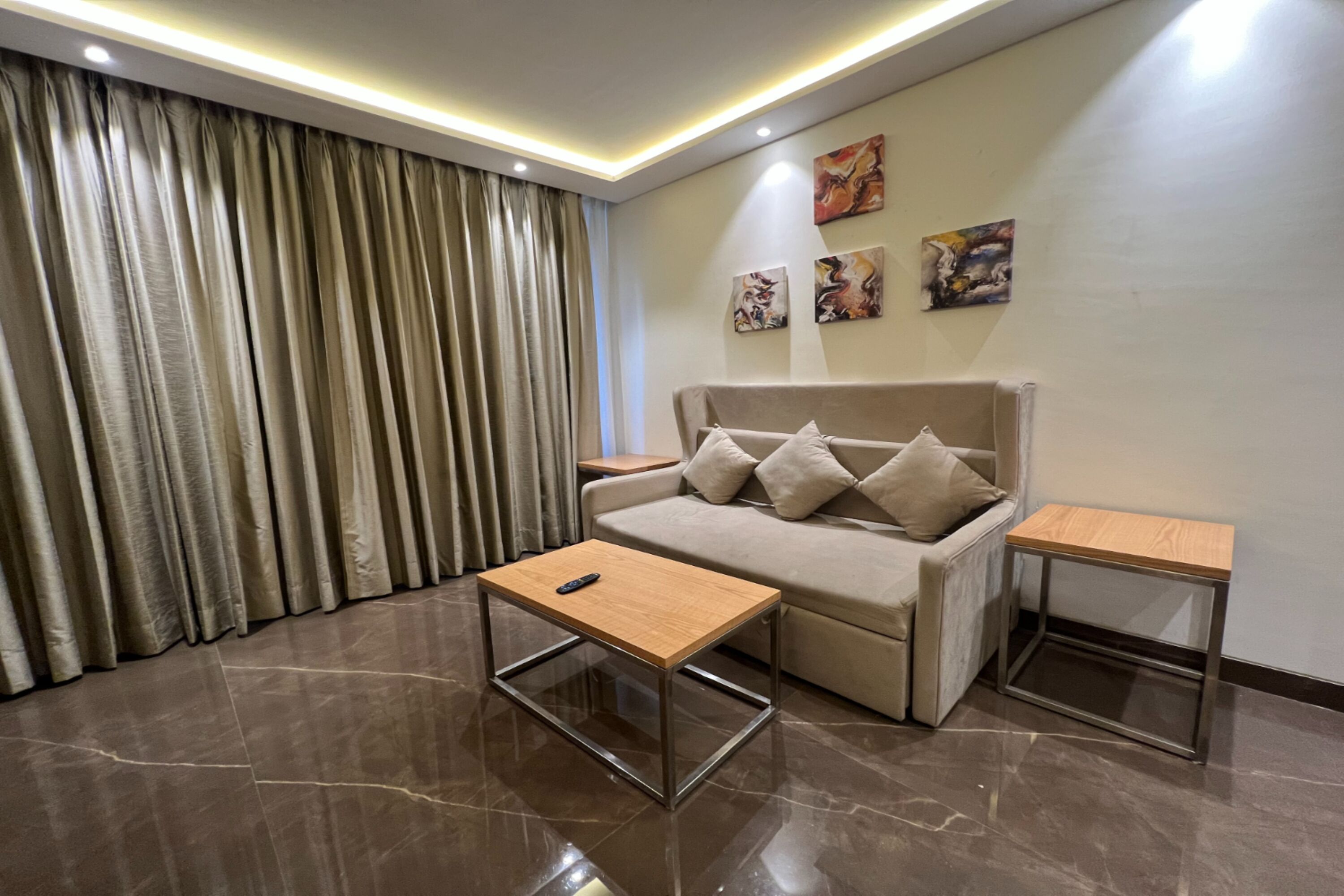 Suite | Living area | 32-inch flat-screen TV with satellite channels, TV, printers