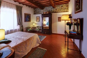 1 bedroom, iron/ironing board, travel cot, free WiFi