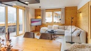 TV, fireplace, offices