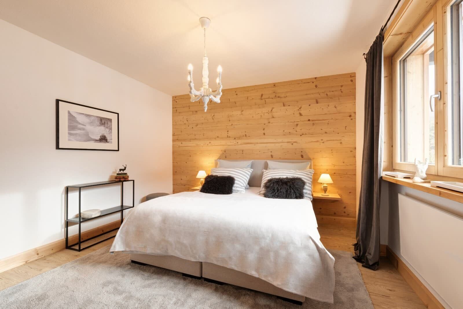 2 bedrooms, travel crib, WiFi, bed sheets