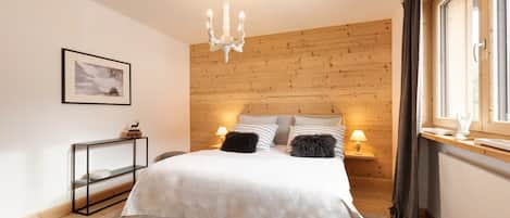 2 bedrooms, travel crib, WiFi, bed sheets