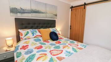 Cottage | 2 bedrooms, individually decorated, individually furnished, free WiFi