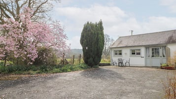 Cottage | Front of property